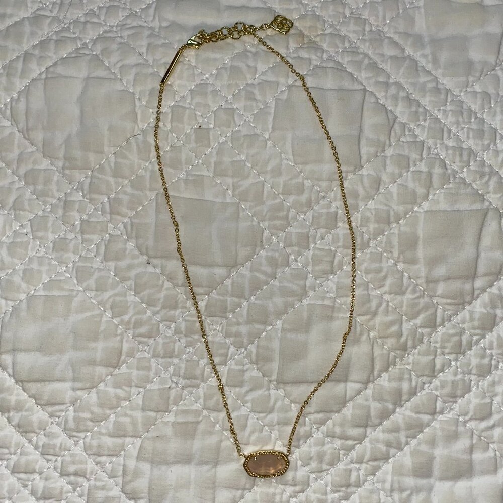 Elisa Gold Pendant Necklace in Rose Quartz